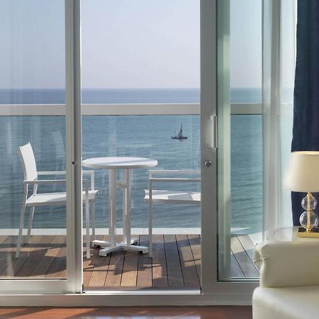 Hotel Tiffany'S Riccione Bagian luar foto