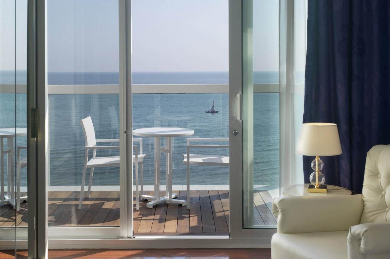 Hotel Tiffany'S Riccione Bagian luar foto