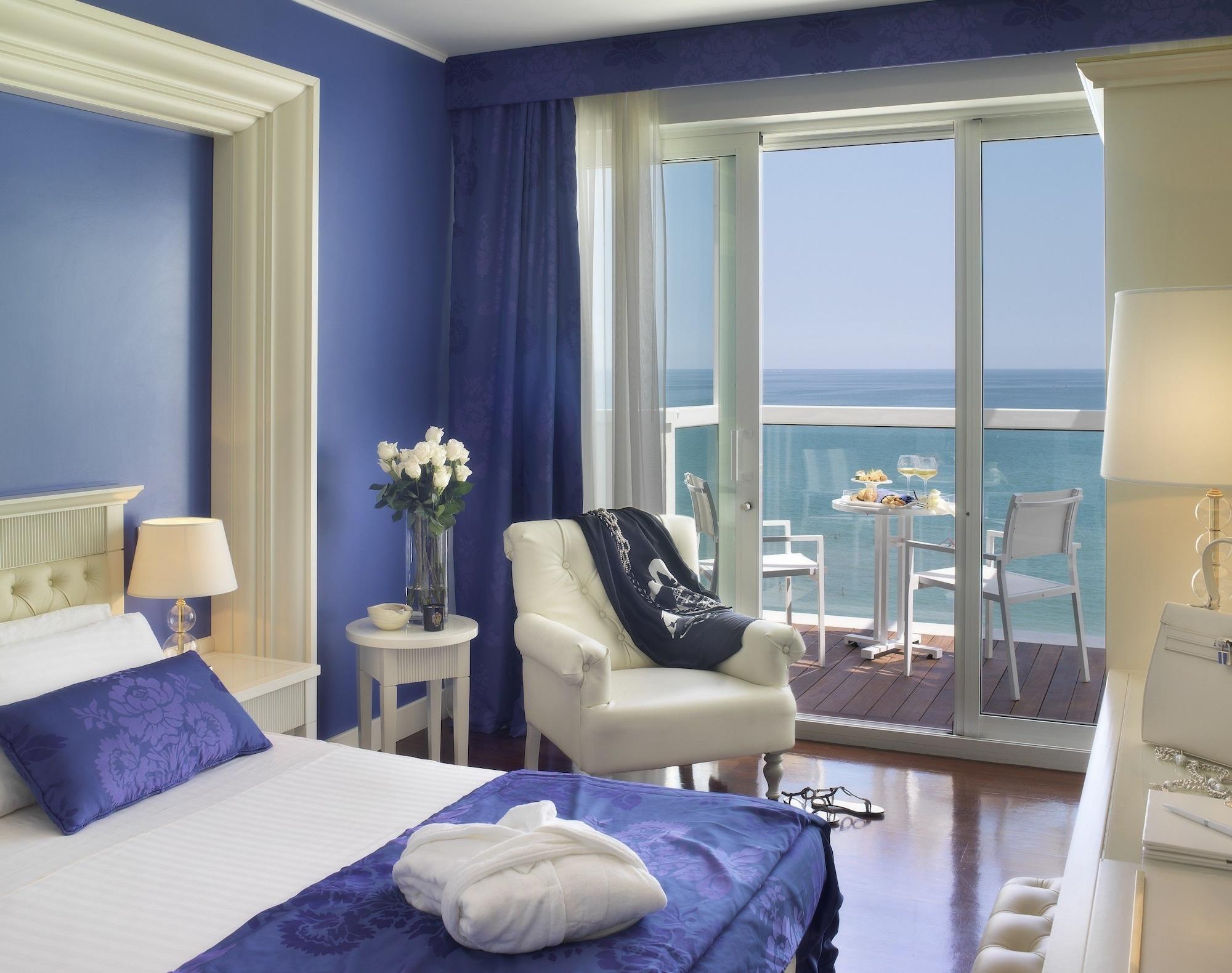Hotel Tiffany'S Riccione Bagian luar foto
