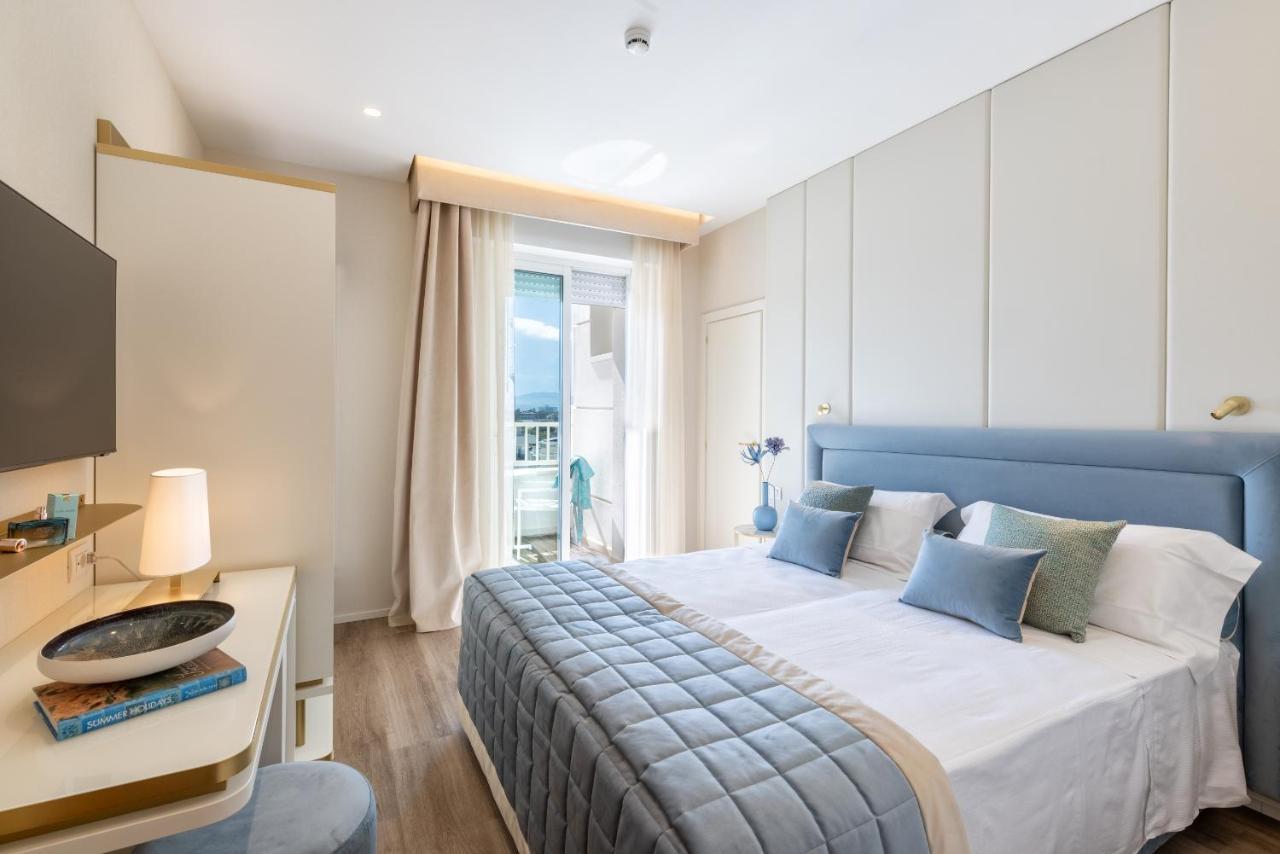 Hotel Tiffany'S Riccione Bagian luar foto