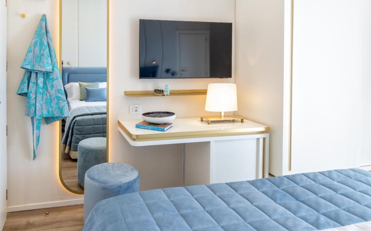 Hotel Tiffany'S Riccione Bagian luar foto