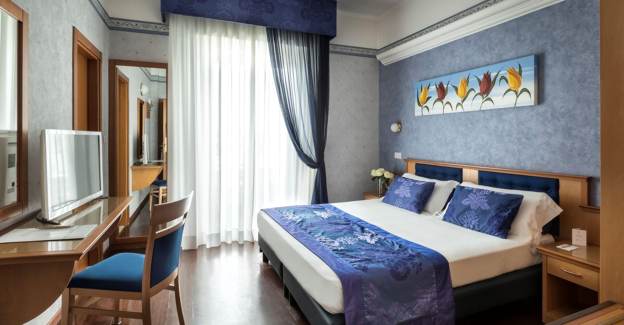 Hotel Tiffany'S Riccione Bagian luar foto