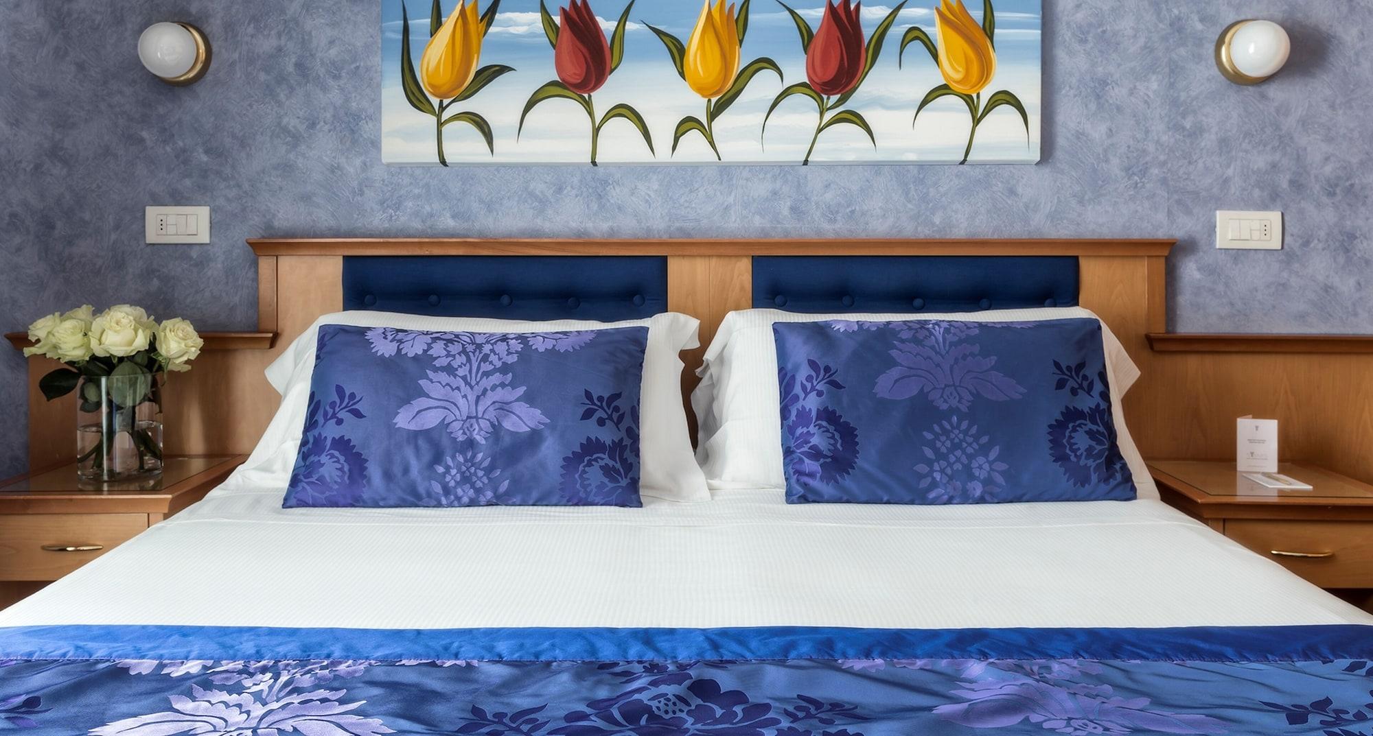 Hotel Tiffany'S Riccione Bagian luar foto