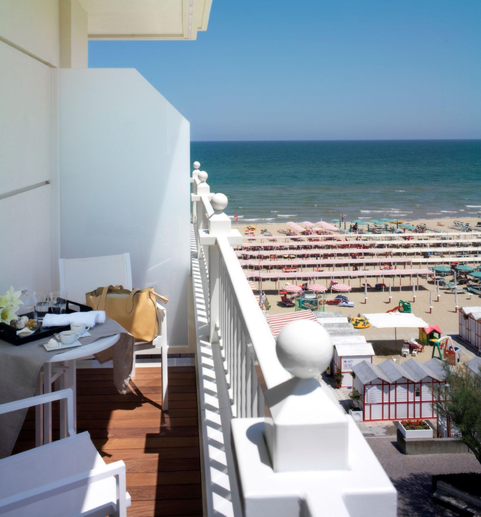 Hotel Tiffany'S Riccione Bagian luar foto