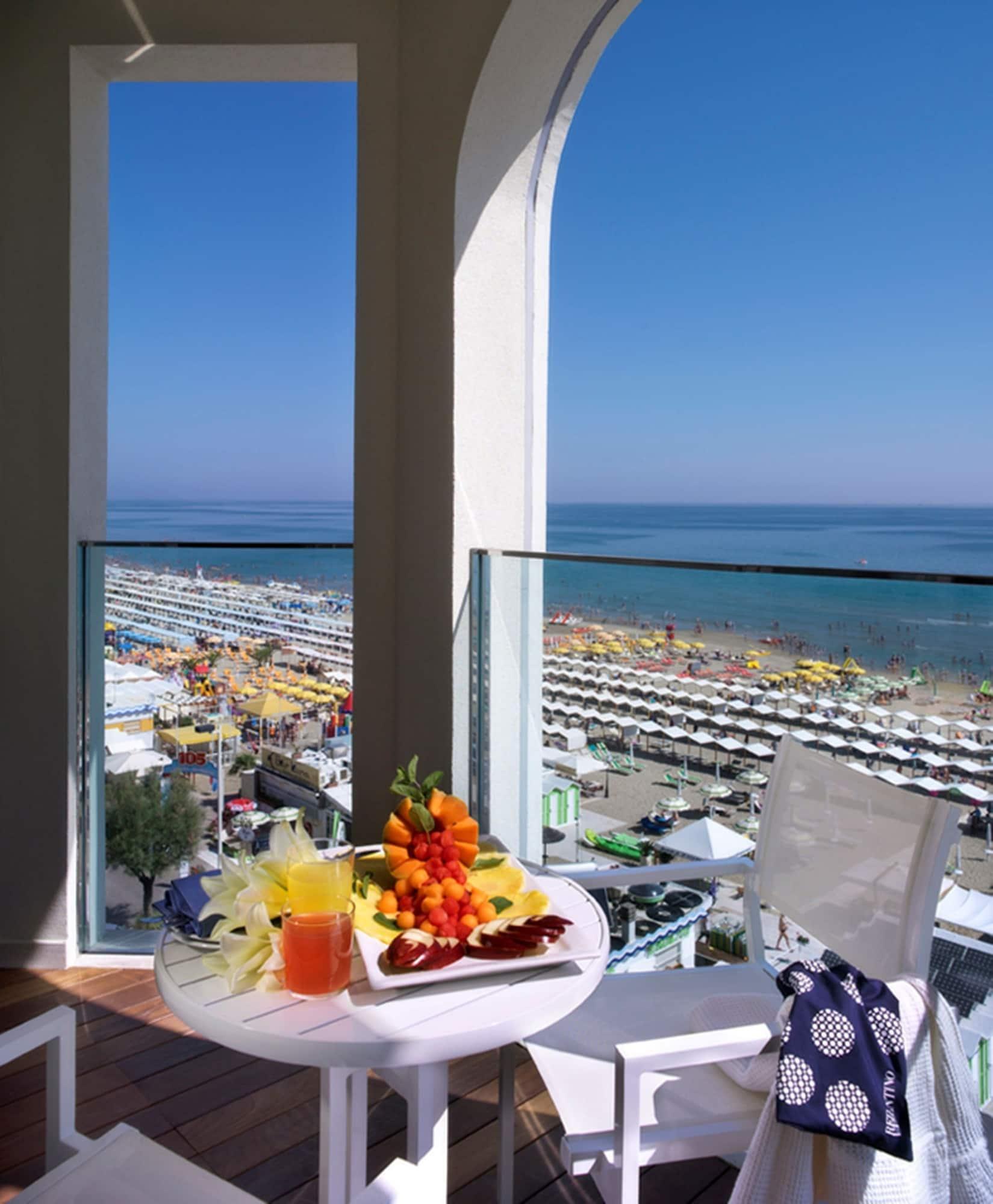 Hotel Tiffany'S Riccione Bagian luar foto