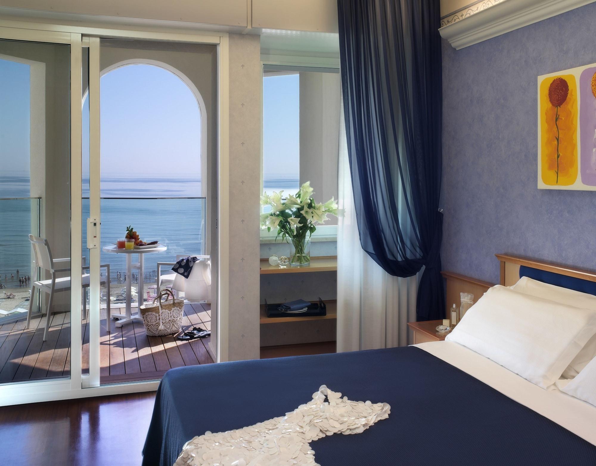 Hotel Tiffany'S Riccione Bagian luar foto