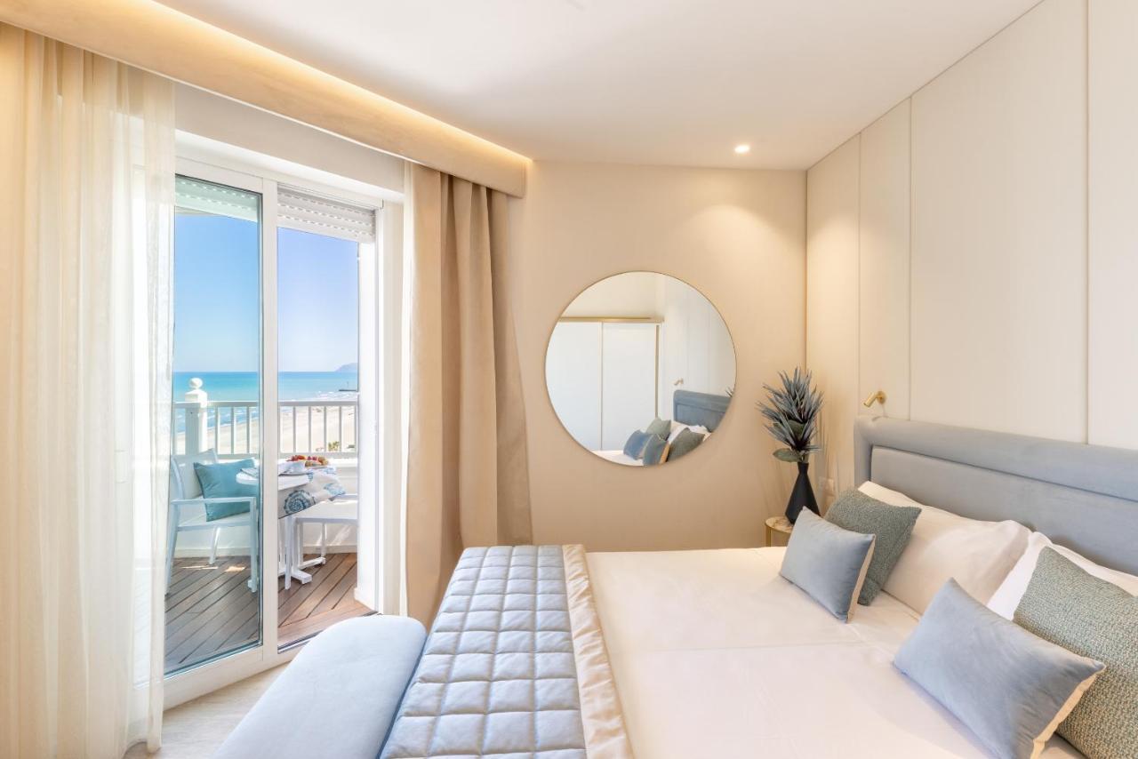 Hotel Tiffany'S Riccione Bagian luar foto