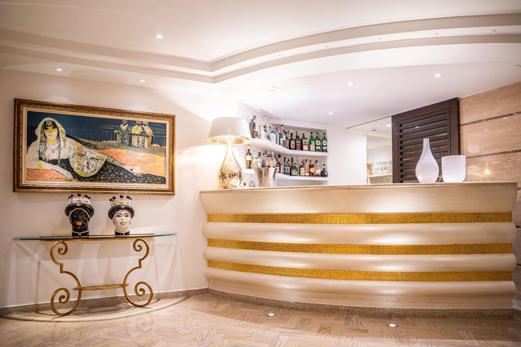 Hotel Tiffany'S Riccione Bagian luar foto