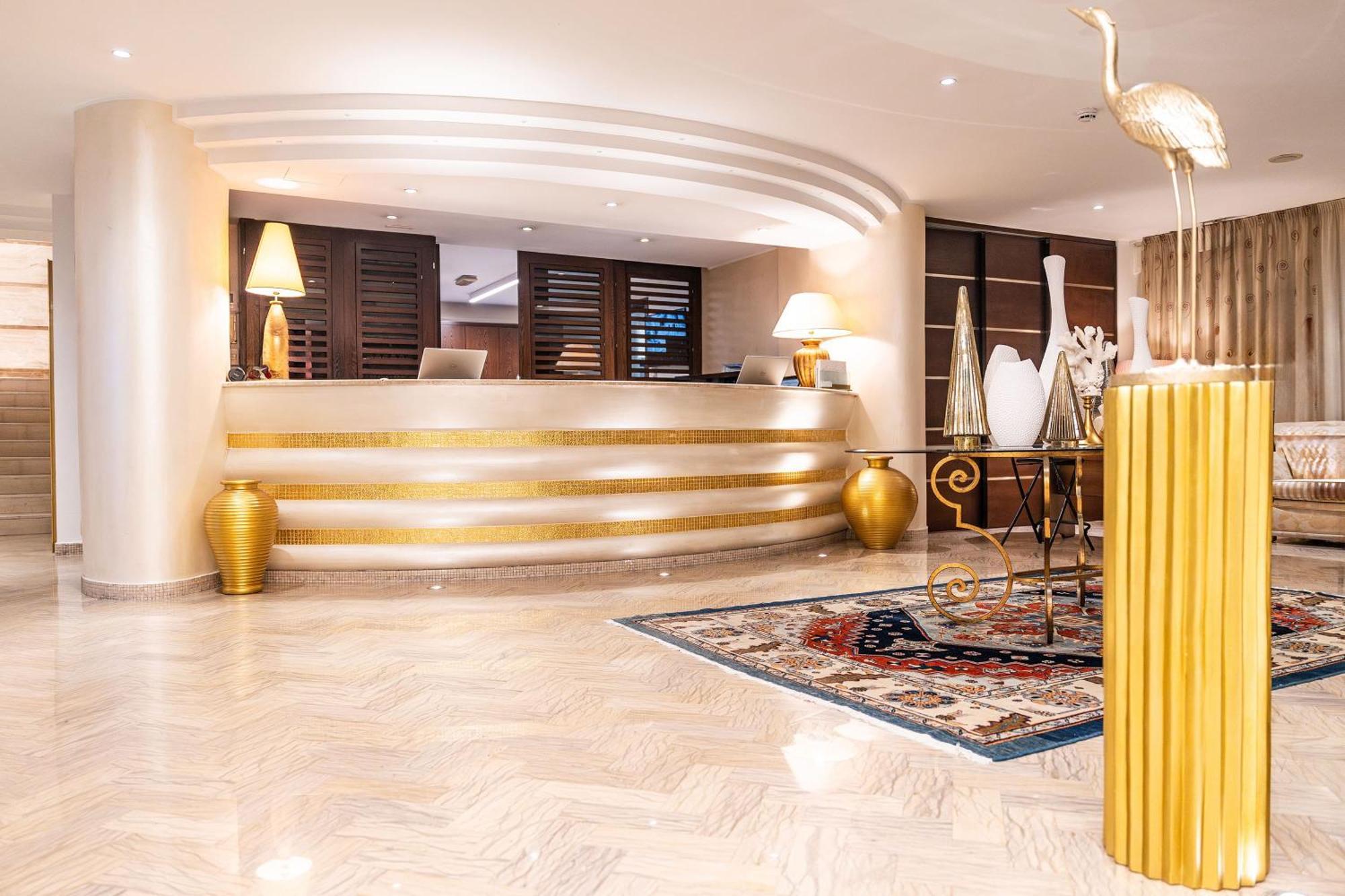 Hotel Tiffany'S Riccione Bagian luar foto