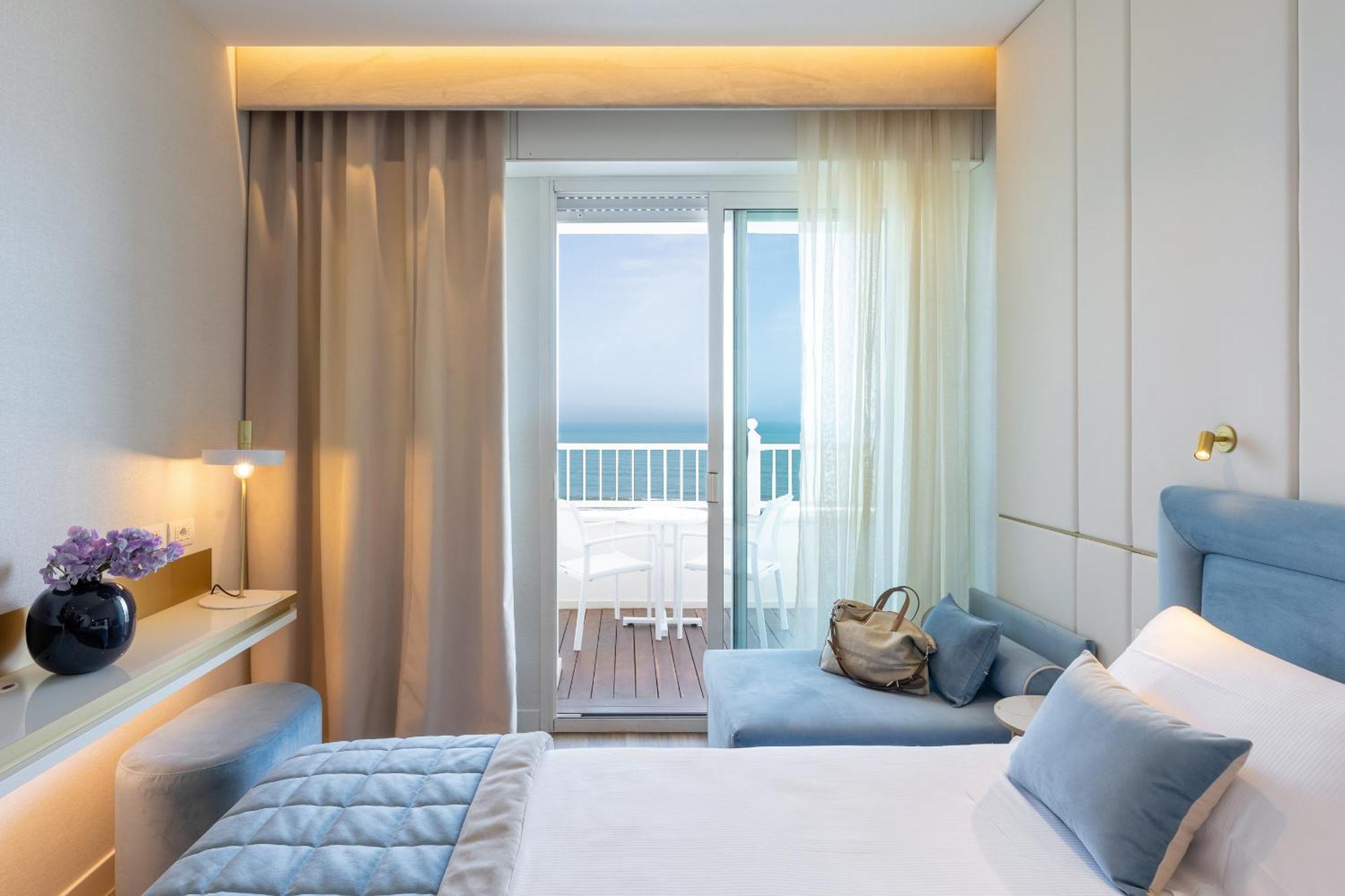 Hotel Tiffany'S Riccione Bagian luar foto