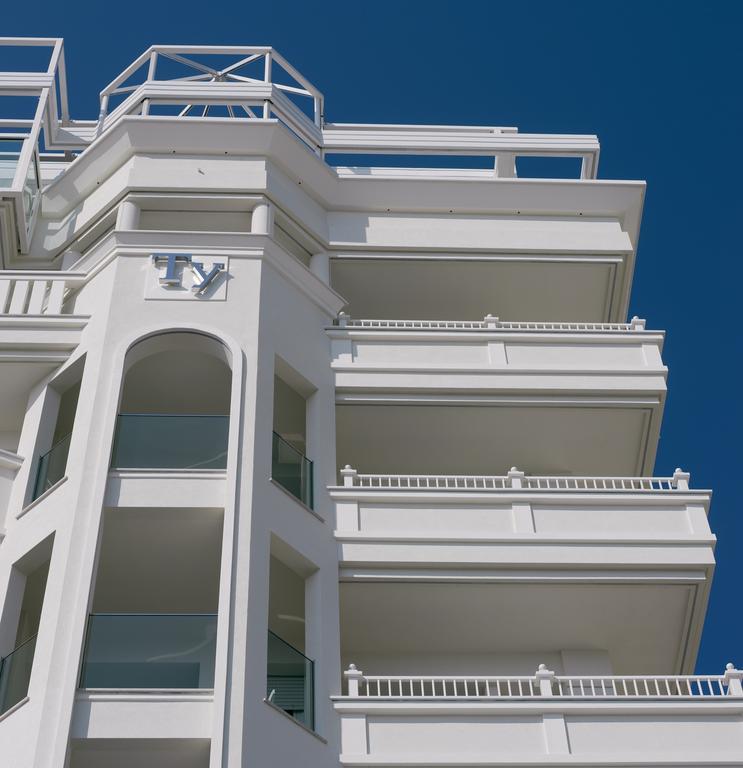Hotel Tiffany'S Riccione Bagian luar foto
