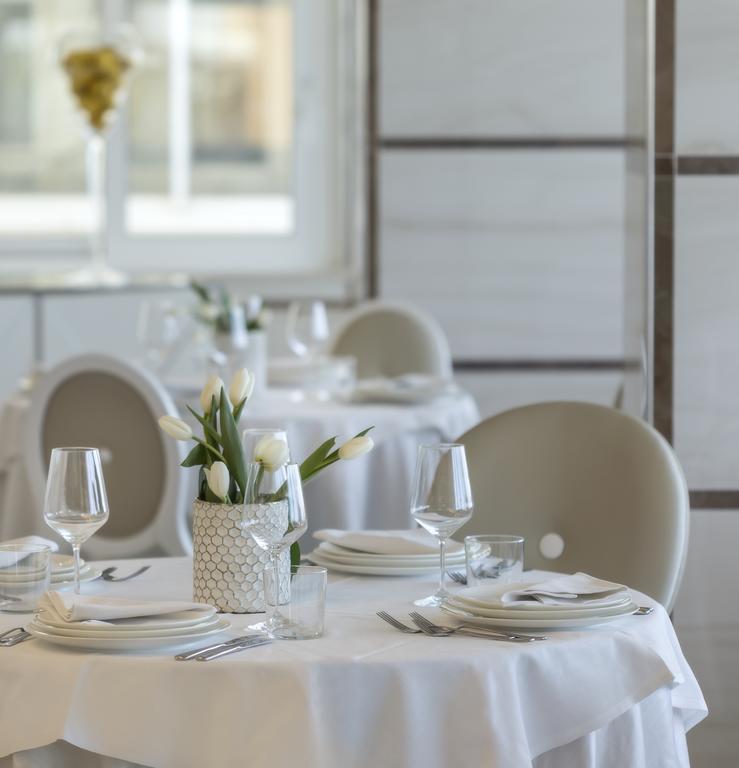 Hotel Tiffany'S Riccione Bagian luar foto