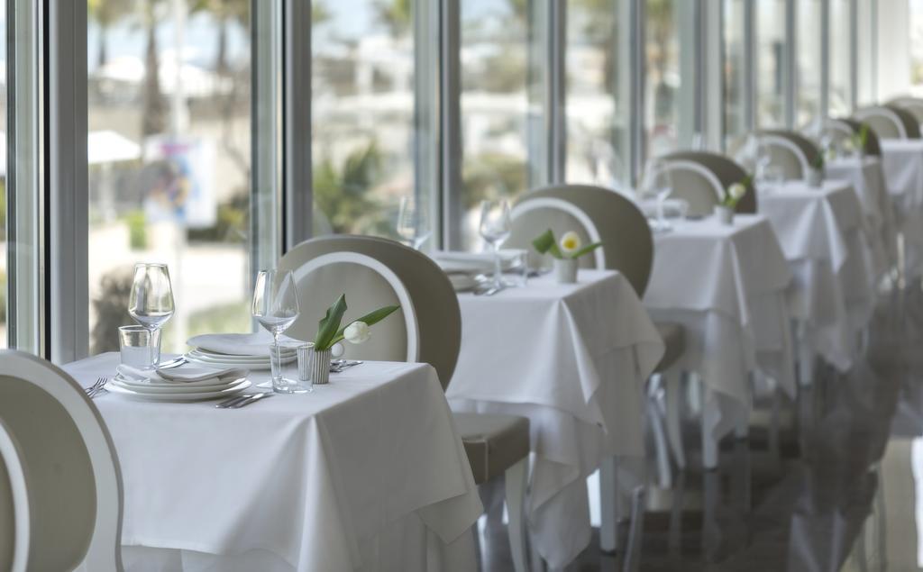 Hotel Tiffany'S Riccione Bagian luar foto