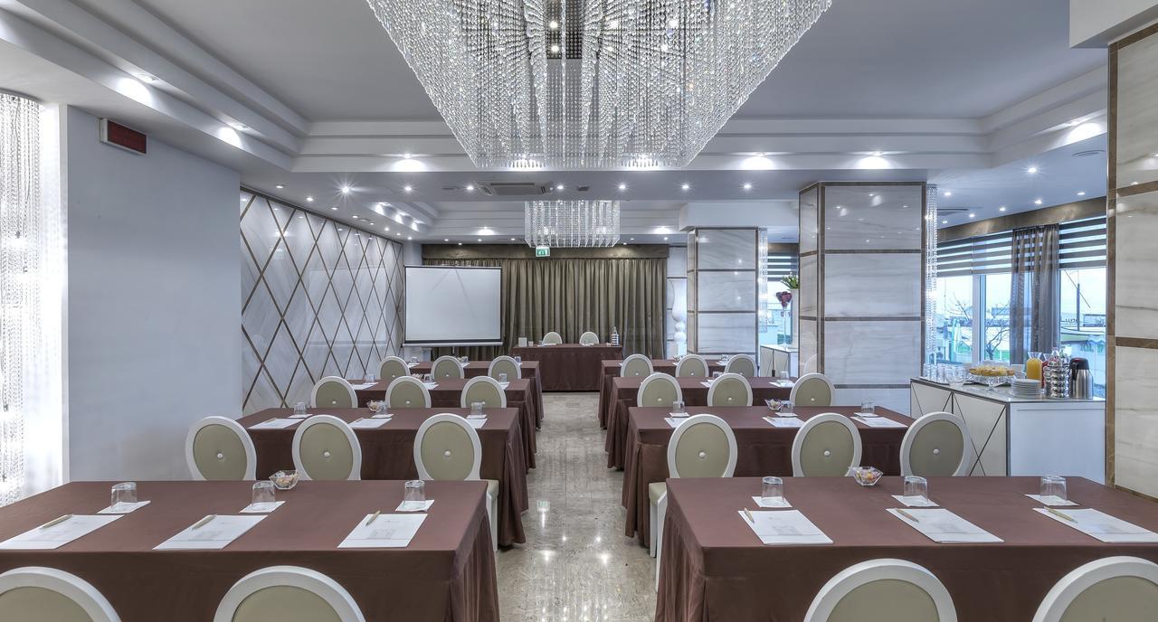 Hotel Tiffany'S Riccione Bagian luar foto